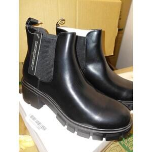 Black Chunky heel slip on Boot Size 9